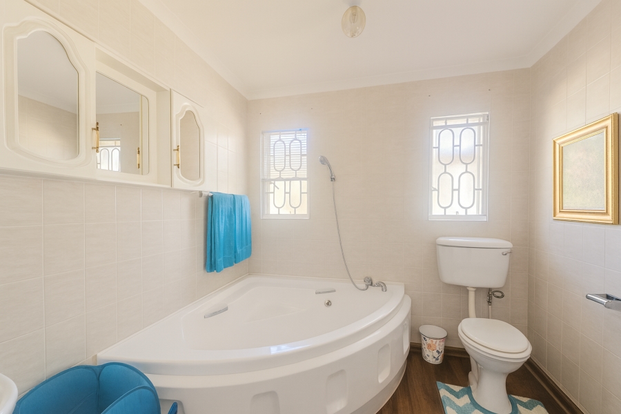5 Bedroom Property for Sale in Ladybrand Free State